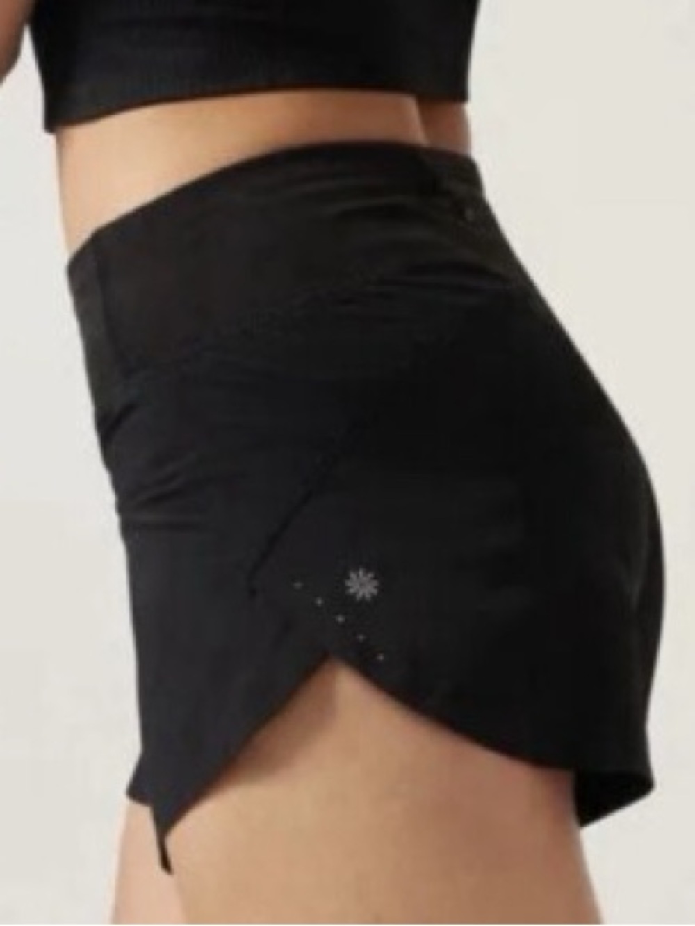 Athleta Run With It 4.5” Running Shorts Black Athletic Split Bottoms Size Medium